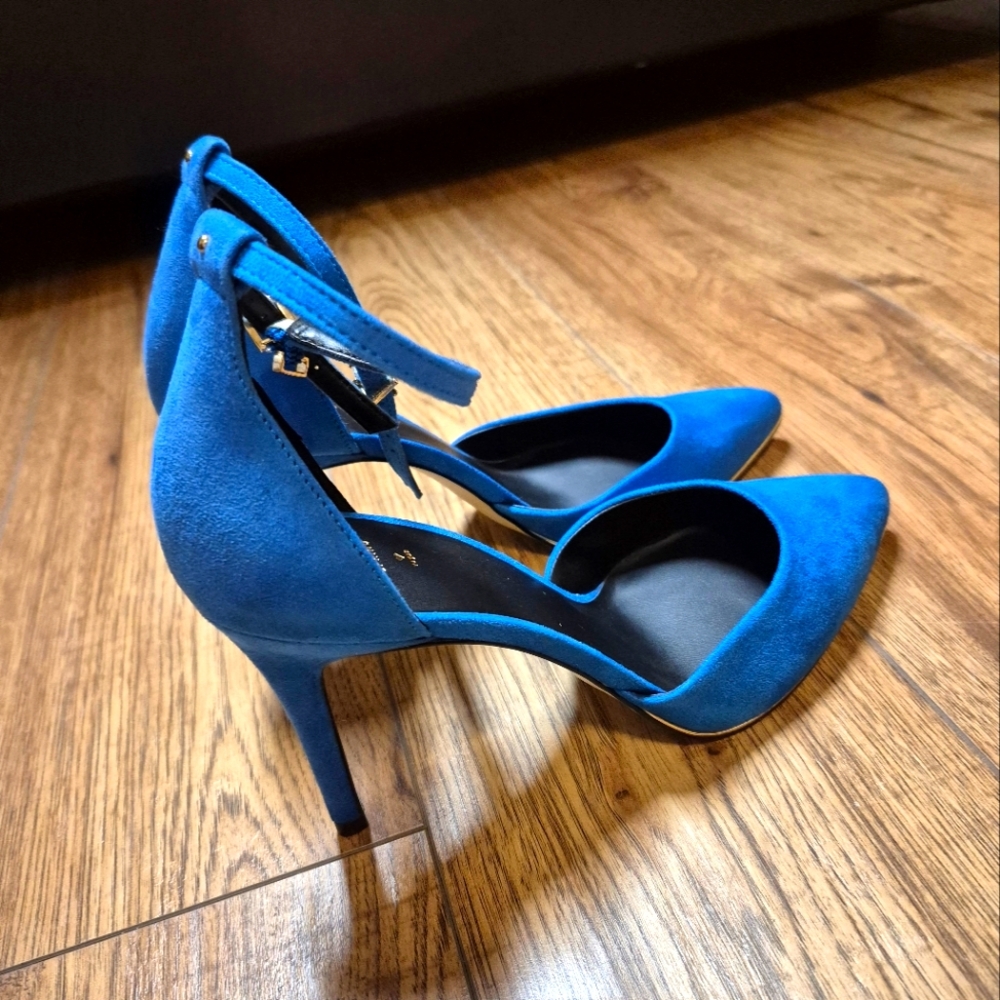 Blue like new Vegan Suede D'orsay heel pump